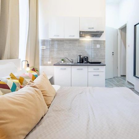 Extra Central Mini Studio - Lively Neighborhood Budapest Luaran gambar