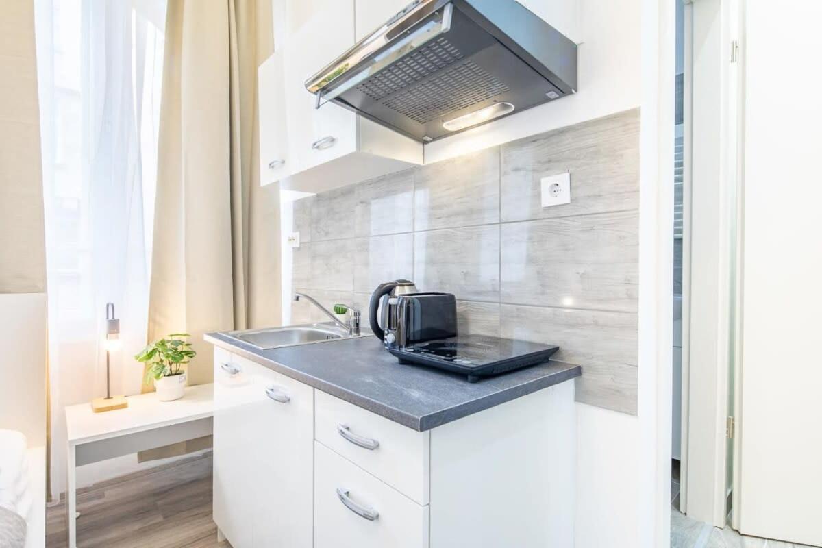 Extra Central Mini Studio - Lively Neighborhood Budapest Luaran gambar