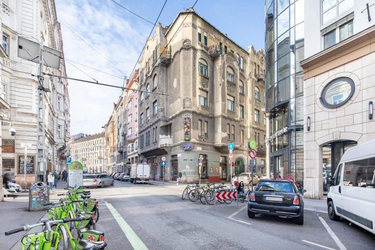 Extra Central Mini Studio - Lively Neighborhood Budapest Luaran gambar