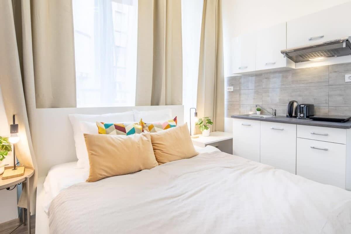 Extra Central Mini Studio - Lively Neighborhood Budapest Luaran gambar