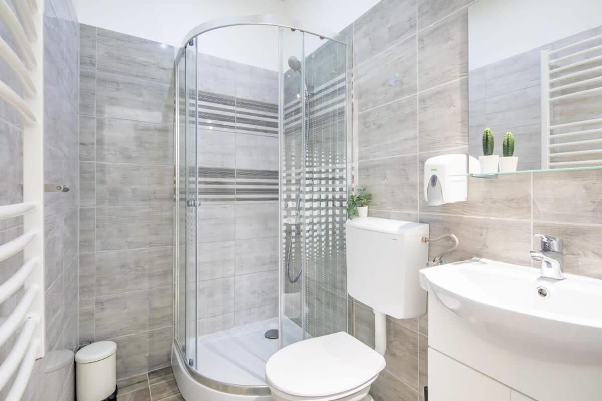 Extra Central Mini Studio - Lively Neighborhood Budapest Luaran gambar