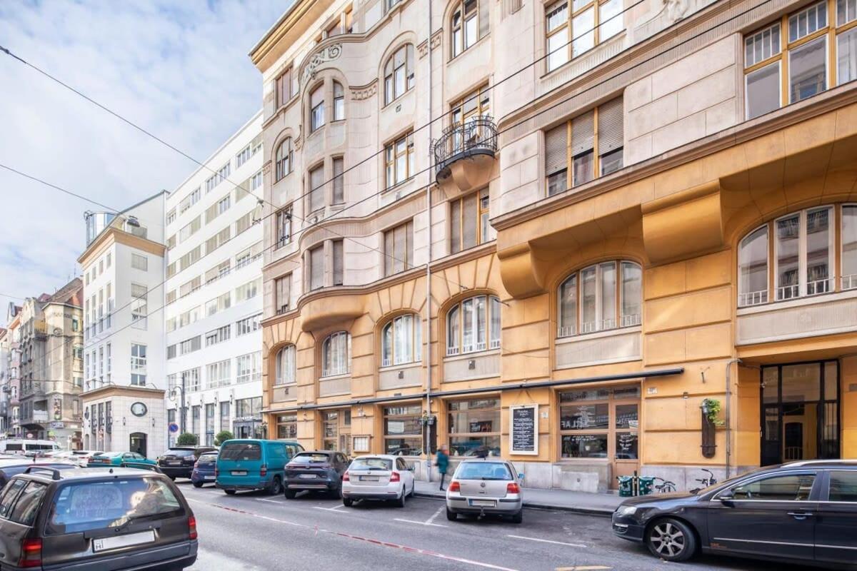 Extra Central Mini Studio - Lively Neighborhood Budapest Luaran gambar