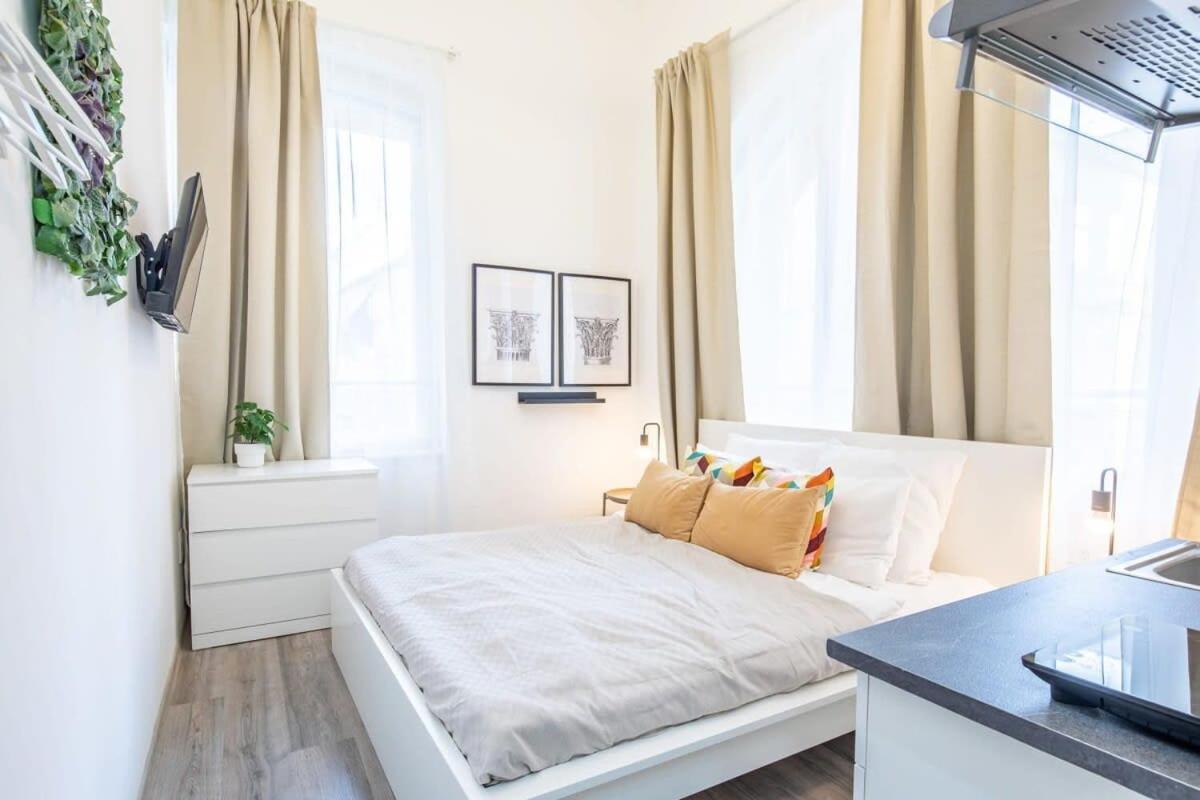 Extra Central Mini Studio - Lively Neighborhood Budapest Luaran gambar